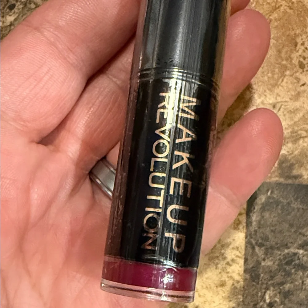 Makeup Revolution Lipstick - Rebel With a Cause